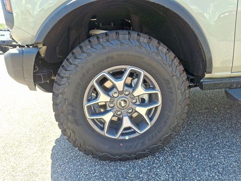 New 2025 Ford Bronco Badlands image 18