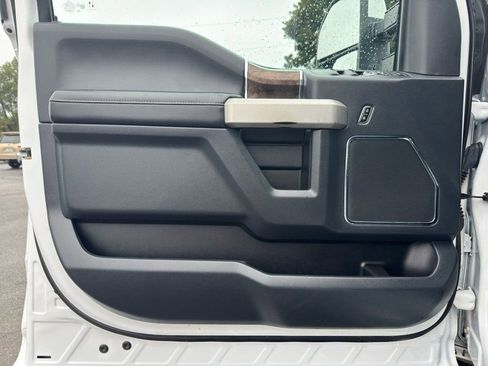 Used 2022 Ford F250 Lariat image 11