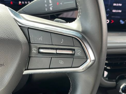 Used 2025 Chevrolet Suburban Z71 AWD/4WD image 18