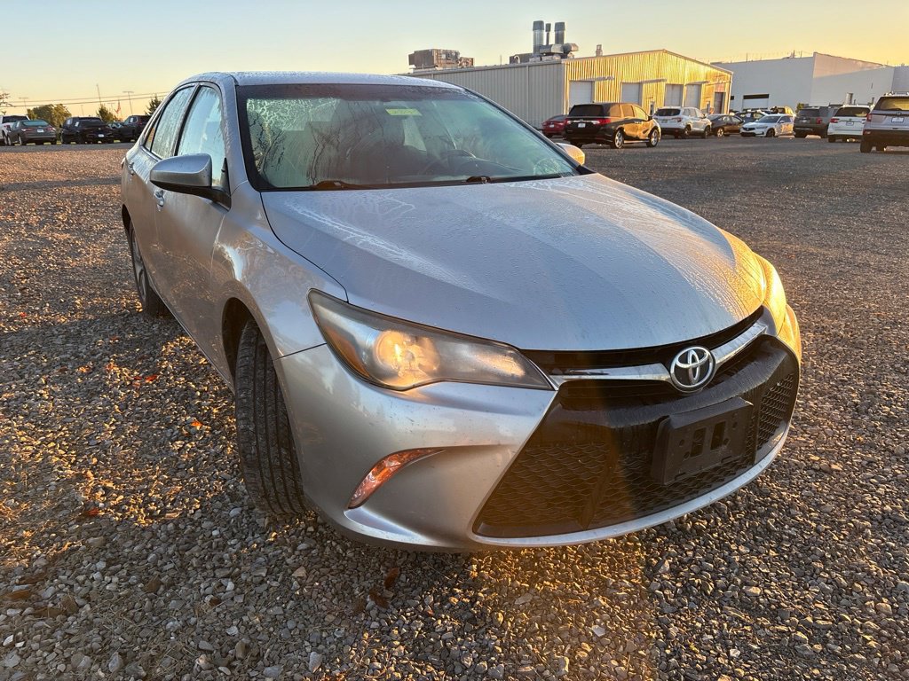 Used 2015 Toyota Camry SE w/ Moonroof Package FWD image 12