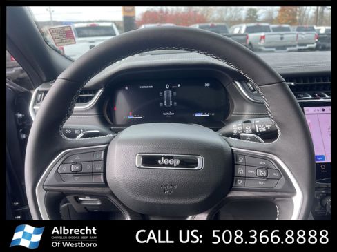 New 2025 Jeep Grand Cherokee Limited w/ Black Appearance Package image 21