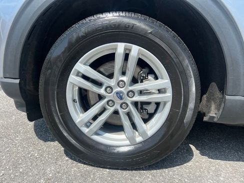 Used 2022 Ford Explorer XLT w/ Equipment Group 202A image 16