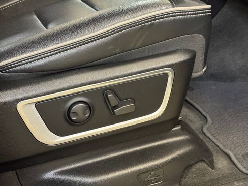 Used 2023 RAM 1500 Laramie AWD/4WD image 33