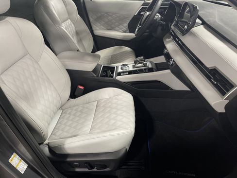 Used 2023 Mitsubishi Outlander SEL image 14