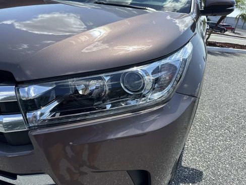 Used 2018 Toyota Highlander Limited image 9
