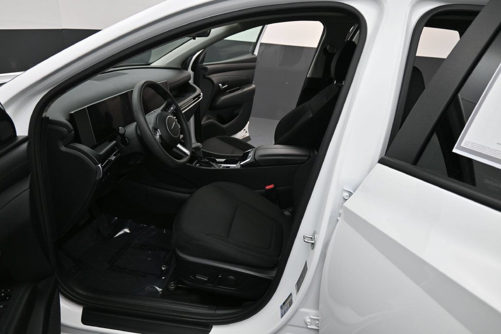 Certified 2025 Hyundai Tucson SEL AWD/4WD image 12