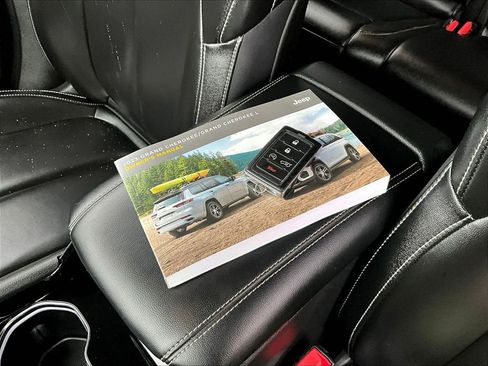 Used 2023 Jeep Grand Cherokee 4WD 4xe image 39