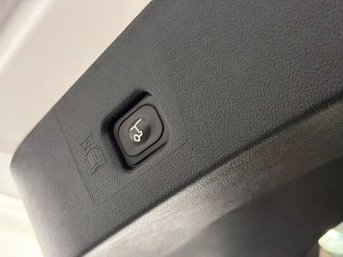 Used 2022 Lincoln Nautilus Reserve FWD image 9