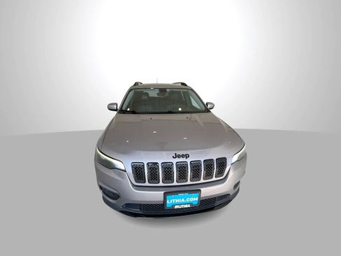 Used 2019 Jeep Cherokee Latitude Plus AWD/4WD image 3
