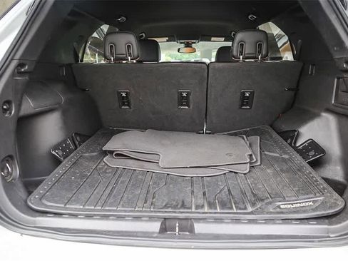 Used 2018 Chevrolet Equinox Premier image 25