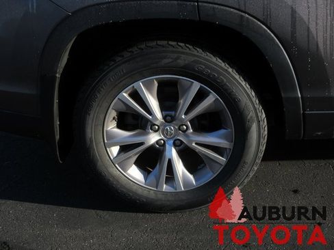 Used 2014 Toyota Highlander XLE image 4