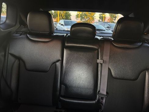 Used 2025 Jeep Compass Trailhawk image 41