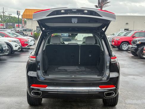 Used 2022 Jeep Grand Cherokee Overland w/ Luxury Tech Group IV AWD/4WD image 44
