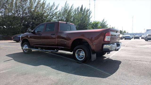 Used 2024 RAM 3500 Tradesman w/ Chrome Appearance Group AWD/4WD image 4