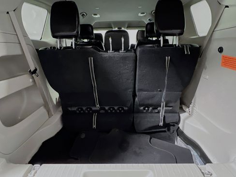 Used 2024 Chrysler Pacifica Touring-L image 34