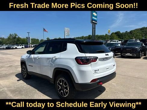 Used 2025 Jeep Compass Trailhawk AWD/4WD image 15
