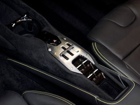 Used 2024 Ferrari SF90 Spider image 22