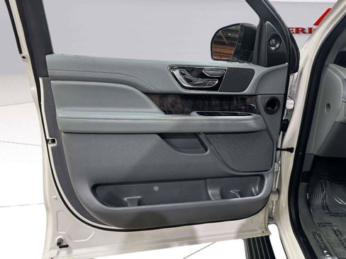 Used 2018 Lincoln Navigator Reserve w/ Technology Package AWD/4WD image 19