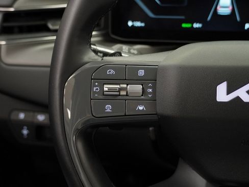 Used 2024 Kia EV9 Land image 41