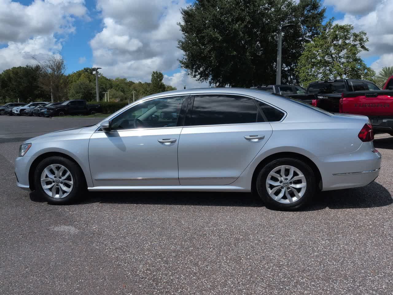 Used 2017 Volkswagen Passat 1.8T S FWD image 3