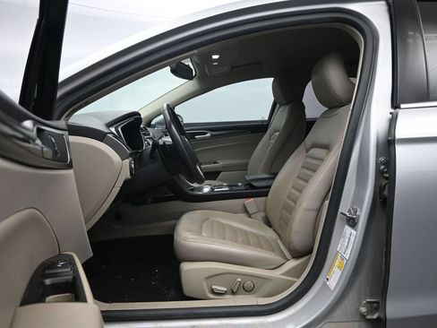 Used 2018 Ford Fusion SE w/ Fusion SE Technology Package FWD image 16