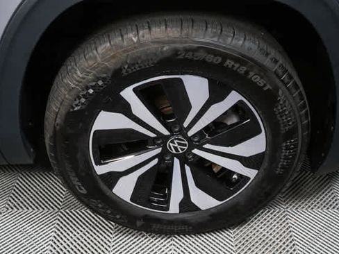 Certified 2025 Volkswagen Atlas SE image 7