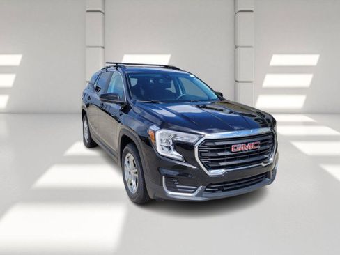 Used 2022 GMC Terrain SLE w/ Driver Convenience Package image 3