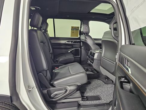 New 2026 Jeep Grand Wagoneer 4WD image 38
