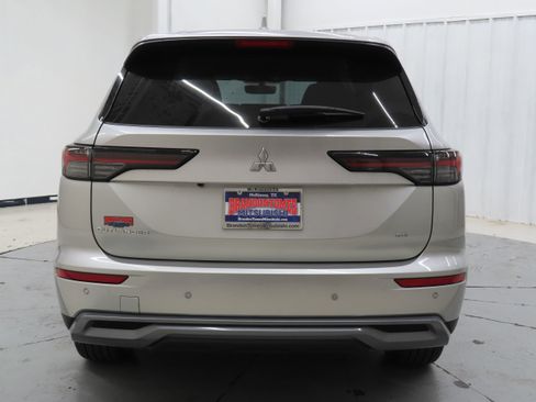 New 2026 Mitsubishi Outlander SE FWD image 4