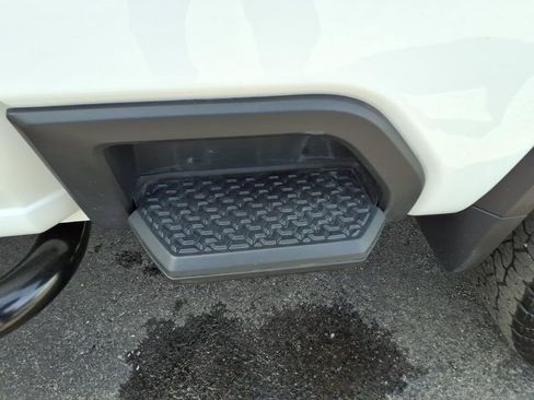 Used 2024 Chevrolet Silverado 2500 Custom w/ Custom Convenience Package image 15