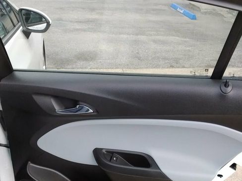 Used 2019 Chevrolet Cruze LS w/ LS Convenience Package FWD image 9