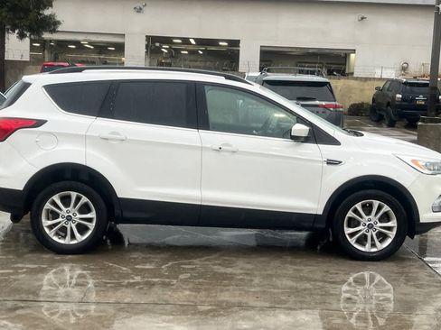 Used 2019 Ford Escape SEL image 9