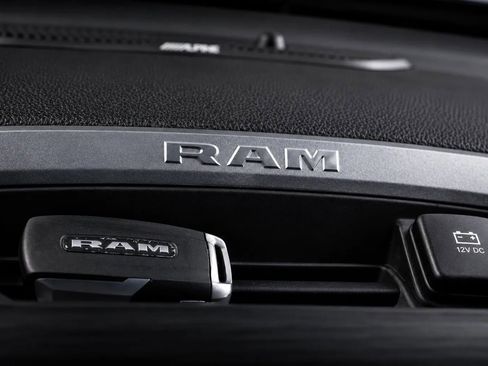 Used 2023 RAM 1500 Laramie AWD/4WD image 17