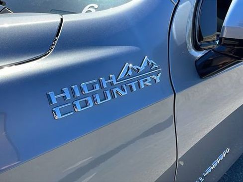 Used 2024 Chevrolet Suburban High Country w/ Advanced Technology Package image 10