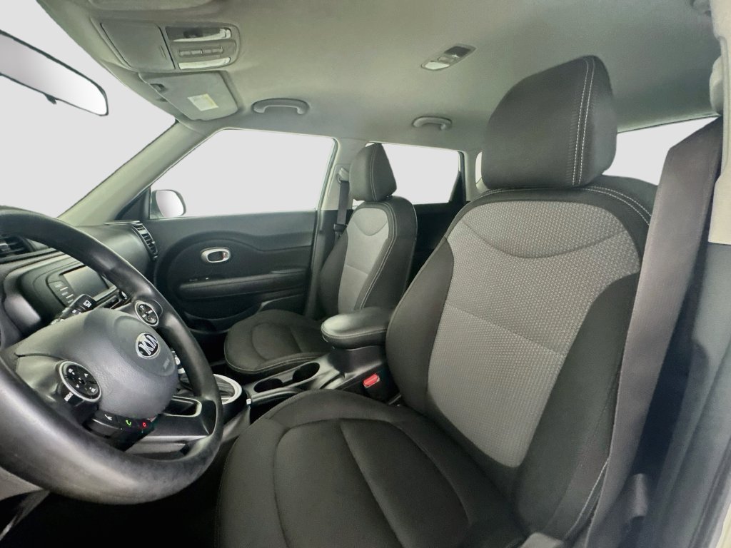 Used 2017 Kia Soul + FWD image 11