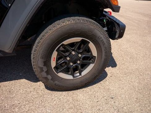 Used 2018 Jeep Wrangler Unlimited Rubicon AWD/4WD image 9