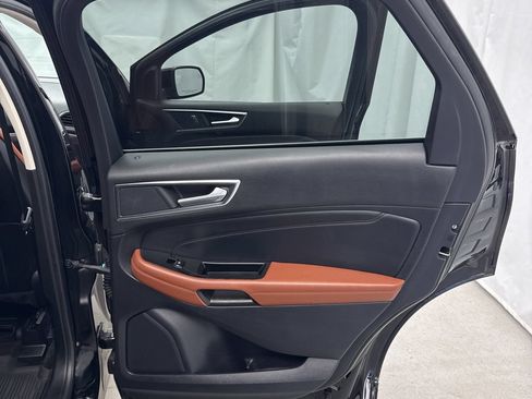 Used 2018 Ford Edge Titanium w/ Equipment Group 302A AWD/4WD image 39