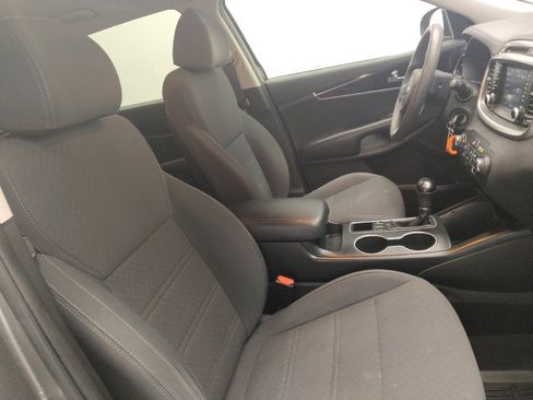 Used 2018 Kia Sorento FWD image 21