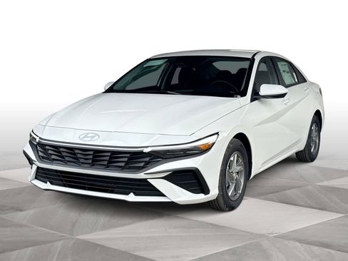 Used 2026 Hyundai Elantra SE FWD image 1