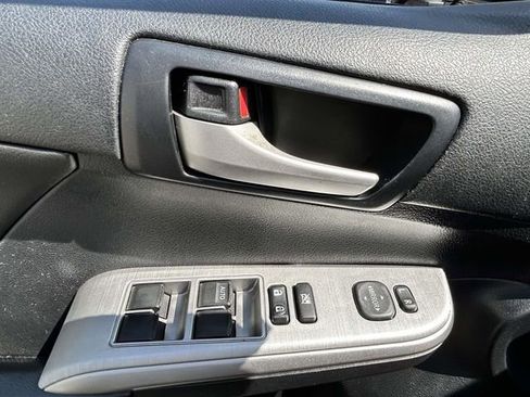 Used 2014 Toyota Camry SE FWD image 14