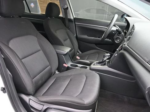 Used 2018 Hyundai Elantra SE FWD image 30