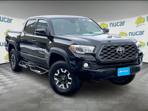 Used 2022 Toyota Tacoma TRD Off-Road image 1