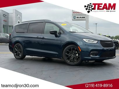 Used 2025 Chrysler Pacifica Limited