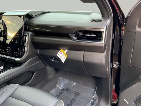 Used 2025 GMC Yukon Elevation AWD/4WD image 16
