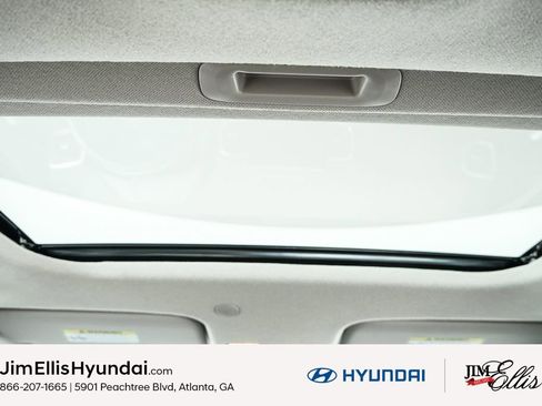 Certified 2025 Hyundai Venue SEL image 22