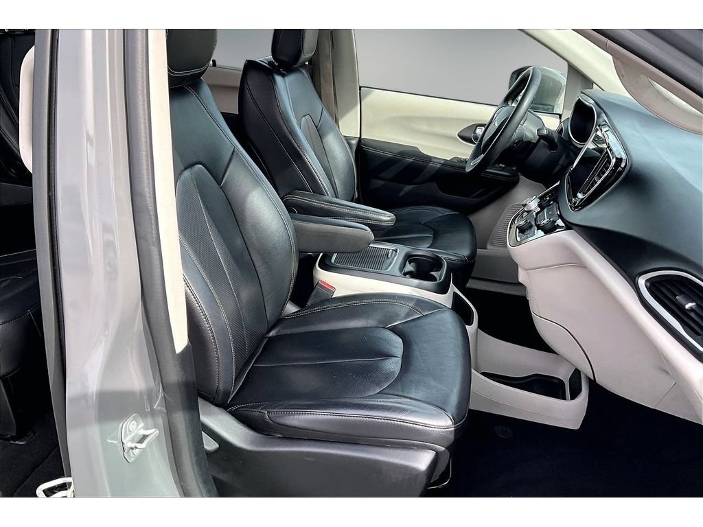 Used 2022 Chrysler Pacifica Touring-L FWD image 30