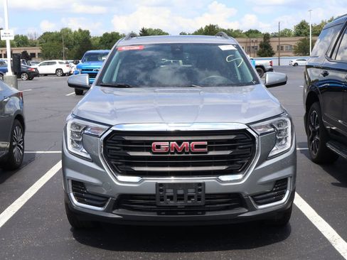 Used 2023 GMC Terrain SLE w/ Driver Convenience Package AWD/4WD image 2