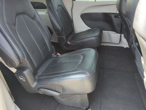 Used 2022 Chrysler Pacifica Touring-L AWD/4WD image 20