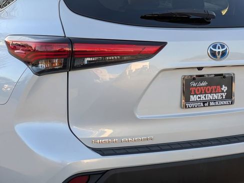 Used 2023 Toyota Highlander XLE image 9