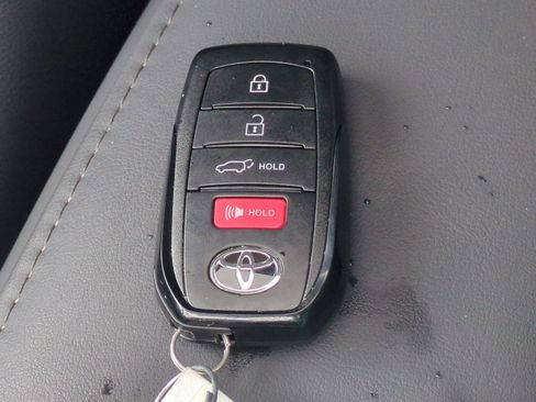 Used 2023 Toyota Corolla Cross XLE w/ Convenience Package FWD image 28